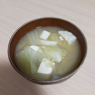 白菜と豆腐のお味噌汁